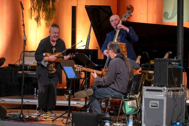 27 09 2023, International Classical Festival Festival of Nations 2023, at the Kurhaus Bad Wörishofen in Unterallgäu, British violinist Nigel Kennedy friends, 27 09 2023, Classical Festival Bad Wörishofen 27 09 2023, Classical Festival Bad Wörishofen