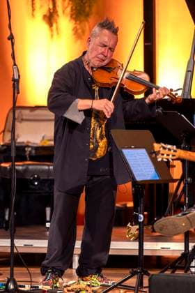 27 09 2023, International Classical Festival Festival of Nations 2023, at the Kurhaus Bad Wörishofen in Unterallgäu, British violinist Nigel Kennedy friends, 27 09 2023, Classical Festival Bad Wörishofen 27 09 2023, Classical Festival Bad Wörishofen