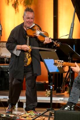 27 09 2023, International Classical Festival Festival of Nations 2023, at the Kurhaus Bad Wörishofen in Unterallgäu, British violinist Nigel Kennedy friends, 27 09 2023, Classical Festival Bad Wörishofen 27 09 2023, Classical Festival Bad Wörishofen
