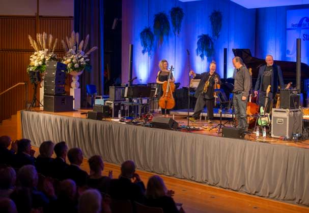 27 09 2023, International Classical Festival Festival of Nations 2023, at the Kurhaus Bad Wörishofen in Unterallgäu, British violinist Nigel Kennedy friends, 27 09 2023, Classical Festival Bad Wörishofen 27 09 2023, Classical Festival Bad Wörishofen