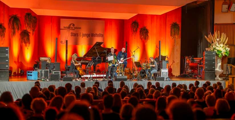 27 09 2023, International Classical Festival Festival of Nations 2023, at the Kurhaus Bad Wörishofen in Unterallgäu, British violinist Nigel Kennedy friends, 27 09 2023, Classical Festival Bad Wörishofen 27 09 2023, Classical Festival Bad Wörishofen