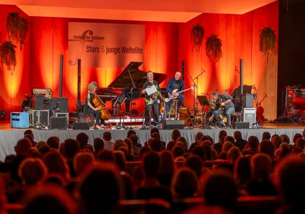 27 09 2023, International Classical Festival Festival of Nations 2023, at the Kurhaus Bad Wörishofen in Unterallgäu, British violinist Nigel Kennedy friends, 27 09 2023, Classical Festival Bad Wörishofen 27 09 2023, Classical Festival Bad Wörishofen