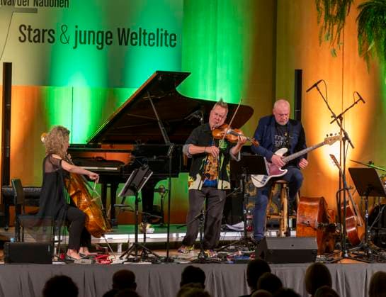 27 09 2023, International Classical Festival Festival of Nations 2023, at the Kurhaus Bad Wörishofen in Unterallgäu, British violinist Nigel Kennedy friends, 27 09 2023, Classical Festival Bad Wörishofen 27 09 2023, Classical Festival Bad Wörishofen