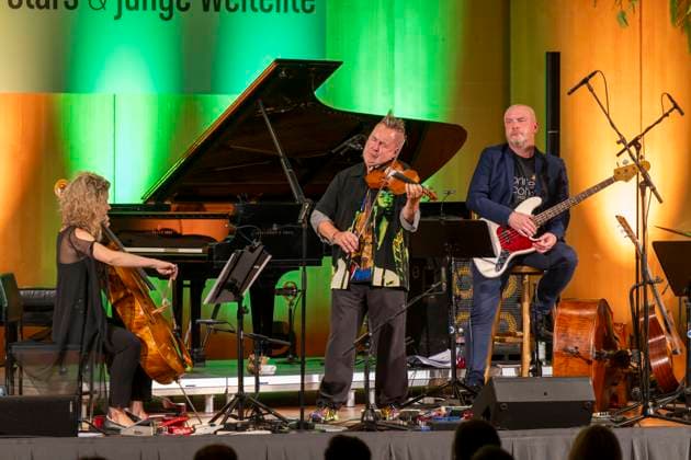 27 09 2023, International Classical Festival Festival of Nations 2023, at the Kurhaus Bad Wörishofen in Unterallgäu, British violinist Nigel Kennedy friends, 27 09 2023, Classical Festival Bad Wörishofen 27 09 2023, Classical Festival Bad Wörishofen