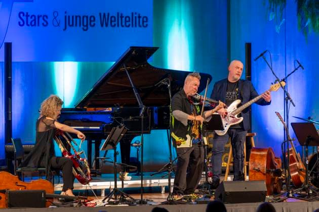 27 09 2023, International Classical Festival Festival of Nations 2023, at the Kurhaus Bad Wörishofen in Unterallgäu, British violinist Nigel Kennedy friends, 27 09 2023, Classical Festival Bad Wörishofen 27 09 2023, Classical Festival Bad Wörishofen