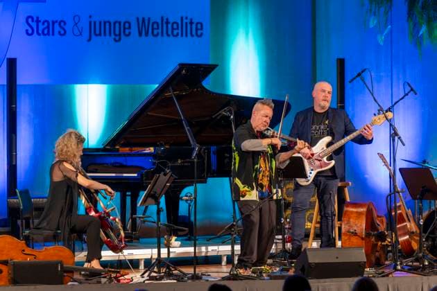 27 09 2023, International Classical Festival Festival of Nations 2023, at the Kurhaus Bad Wörishofen in Unterallgäu, British violinist Nigel Kennedy friends, 27 09 2023, Classical Festival Bad Wörishofen 27 09 2023, Classical Festival Bad Wörishofen