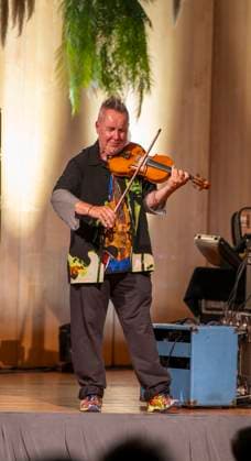 27 09 2023, International Classical Festival Festival of Nations 2023, at the Kurhaus Bad Wörishofen in Unterallgäu, British violinist Nigel Kennedy friends, 27 09 2023, Classical Festival Bad Wörishofen 27 09 2023, Classical Festival Bad Wörishofen