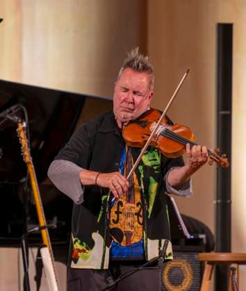 27 09 2023, International Classical Festival Festival of Nations 2023, at the Kurhaus Bad Wörishofen in Unterallgäu, British violinist Nigel Kennedy friends, 27 09 2023, Classical Festival Bad Wörishofen 27 09 2023, Classical Festival Bad Wörishofen