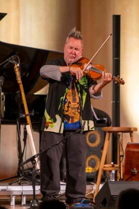 27 09 2023, International Classical Festival Festival of Nations 2023, at the Kurhaus Bad Wörishofen in Unterallgäu, British violinist Nigel Kennedy friends, 27 09 2023, Classical Festival Bad Wörishofen 27 09 2023, Classical Festival Bad Wörishofen