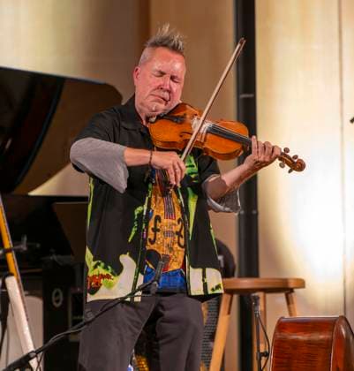 27 09 2023, International Classical Festival Festival of Nations 2023, at the Kurhaus Bad Wörishofen in Unterallgäu, British violinist Nigel Kennedy friends, 27 09 2023, Classical Festival Bad Wörishofen 27 09 2023, Classical Festival Bad Wörishofen