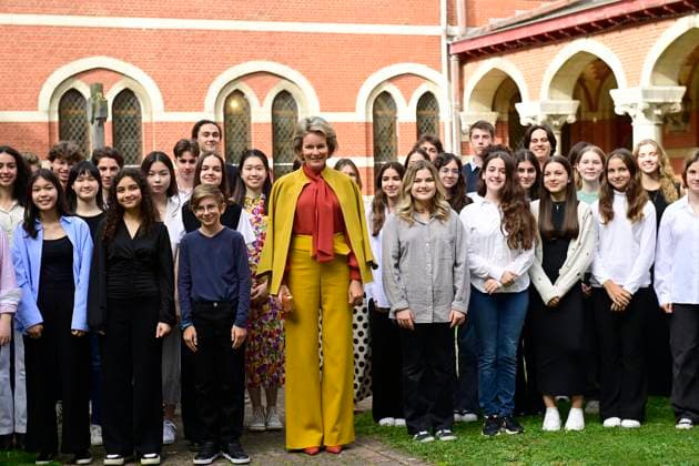 HRH Queen Mathilde Visits Musica Mundi in Waterloo WATERLOO, BELGIUM - SEPTEMBER 28 : Queen Mathilde of Belgium is visiting the Musica Mundi school in Waterloo. This international school offers young gifted musicians aged 10 to 18 the opportunity to combine professional music training with a general secondary education program. Young talents from all over the world receive intensive individual instrument training and classroom lessons in music and general education. The Queen attends a lesson, attends a concert and meets the teachers and students..Visit pictured on SEPTEMBER 28, 2023 in Waterloo, Belgium, 28 09 2023 Waterloo Belgium  Copyright: xPhilipxReynaersx