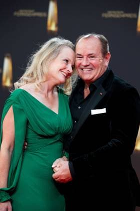 Wolfram KONS, presenter, with wife Alexa, red carpet, red carpet show, arrival, arrival, award ceremony of the German Television Award, The German Television Award 2023, German Television Award 2023 in the MMC Studios Cologne, on 28 09 2023