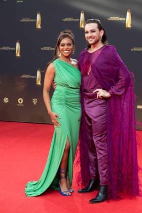 Aminata BELLI, presenter, Ricardo SIMONETTI, presenter, red carpet, red carpet show, arrival, arrival, German Television Award, German Television Award 2023, German Television Award 2023 at MMC Studios Cologne, on 28 09 2023