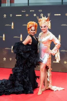 v l Catherine LECLERY, Drag Queen Olivia JONES, Drag Queen, Red Carpet, Red Carpet Show, Arrival, Arrival, German Television Award, German Television Award 2023, German Television Award 2023 at MMC Studios Cologne, on 28 09 2023