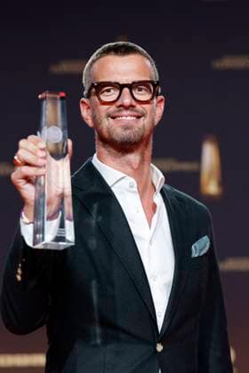 Host Joko Winterscheidt shows off his award for Best Documentary Series for the Prime Video program Joko Winterscheidt Presents The WorldÂs Most Dangerous Show at the German Television Award 2023 gala at the Coloneum Cologne, 28 09 2023 NRW Germany. Copyright: xChristophxHardtx