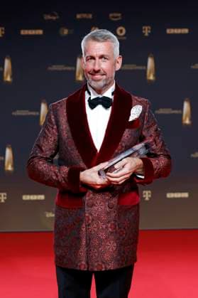 TV host Sebastian Pufpaff shows off his award for Best Comedy Late Night for his ProSieben show TV Total at the German Television Award 2023 gala at the Coloneum Cologne, 28 09 2023 NRW Germany Copyright: xChristophxHardtx