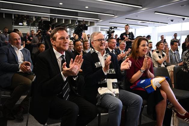 ANTHONY ALBANESE AFL MAGPIES ANNOUNCEMENT, Prime Minister Anthony Albanese, Collingwood president Jeff Browne and Federal Sports Minister Anika Wells at Collingwood Football Club, Olympic Park in Melbourne, Friday, September 29, 2023. ( NO ARCHIVING, EDITORIAL USE ONLY, NO USE IN BOOKS WITHOUT CONSENT MELBOURNE VIC AUSTRALIA  Copyright: xJOELxCARRETTx 20230929001846706590