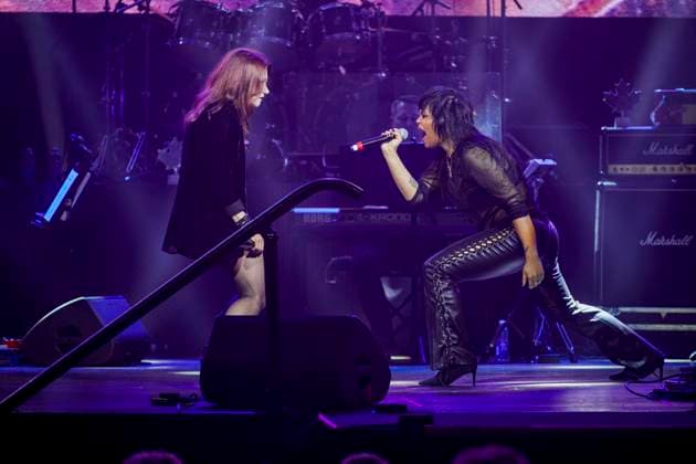 September 28, 2023, Toronto, ON, CANADA: Lee Aaron and Fefe Dobson perfom öÄÃ²Watcha Do to My BodyöÄÃ during the 2023 CanadaöÄÃ s Walk of Fame ceremony in Toronto, Thursday, Sept. 28, 2023. 13 bands were inducted into this years class at the Rock of Fame event. Toronto CANADA  - ZUMAc35_ 20230928_zaf_c35_133 Copyright: xAndrewxLahodynskyjx