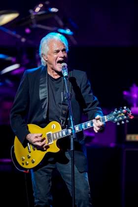 September 28, 2023, Toronto, ON, CANADA: Bill Henderson of Chilliwack performs during the 2023 CanadaöÄÃ s Walk of Fame ceremony in Toronto, Thursday, Sept. 28, 2023. 13 bands were inducted into this years class at the Rock of Fame event. Toronto CANADA  - ZUMAc35_ 20230928_zaf_c35_146 Copyright: xAndrewxLahodynskyjx