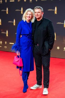 Hans SIGL, actor, and wife Susanne SIGL, singer, red carpet, red carpet show, arrival, arrival, German Television Award ceremony, The German Television Award 2023, German Television Award 2023 at MMC Studios Cologne, on 28 09 2023