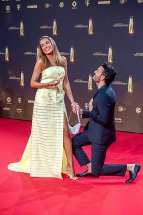 Giovanni ZARRELLA, entertainer, and wife Jana Ina ZARRELLA, red carpet, red carpet show, arrival, arrival, German Television Award ceremony, The German Television Award 2023, German Television Award 2023 at MMC Studios Cologne, on 28 09 2023.