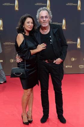 Hugo Egon BALDER, presenter, with wife Elena, red carpet, red carpet show, arrival, arrival, award of the German Television Award, The German Television Award 2023, German Television Award 2023 in the MMC Studios Cologne, on 28 09 2023