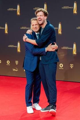 v l Oliver POCHER, presenter, Luke MOCKRIDGE, comedian, red carpet, red carpet show, arrival, German Television Award ceremony, The German Television Award 2023, German Television Award 2023 at MMC Studios Cologne, on 28 09 2023