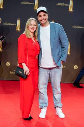 Jasmin SCHWIERS, actress, and Jan van WEYDE, red carpet, red carpet show, arrival, arrival, German Television Award, German Television Award 2023, German Television Award 2023 at MMC Studios Cologne, on 28 09 2023