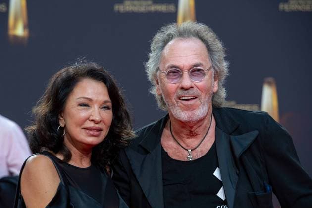 Hugo Egon BALDER, presenter, with wife Elena, red carpet, red carpet show, arrival, arrival, award of the German Television Award, The German Television Award 2023, German Television Award 2023 in the MMC Studios Cologne, on 28 09 2023
