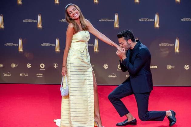 Giovanni ZARRELLA, entertainer, and wife Jana Ina ZARRELLA, red carpet, red carpet show, arrival, arrival, German Television Award ceremony, The German Television Award 2023, German Television Award 2023 at MMC Studios Cologne, on 28 09 2023.