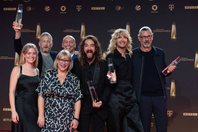 Award winners Tom and Bill KAULITZ, musician Saenger, Tokio Hotel, and their team, category Best Entertainment Show, Thats my Jam, German Television Award ceremony, The German Television Award 2023, German Television Award 2023 at MMC Studios Cologne, on 28 09 2023.