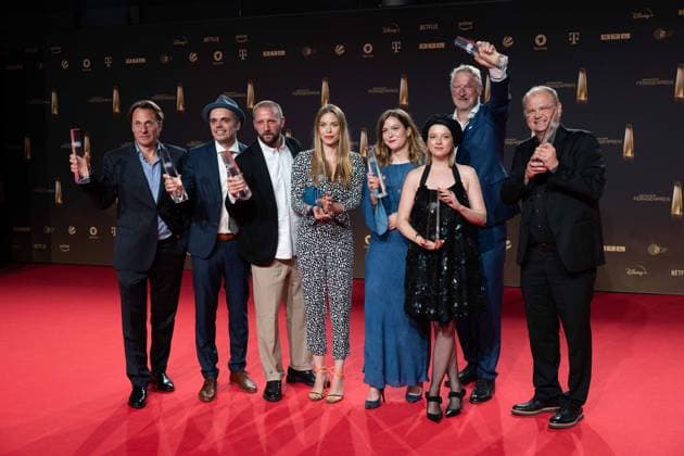 Award winner Jella HAASE, actress, 3 v r and the team of the film KLEO, category Best Drama Series, award ceremony of the German Television Award, The German Television Award 2023, German Television Award 2023 at the MMC Studios Cologne, on 28 09 2023
