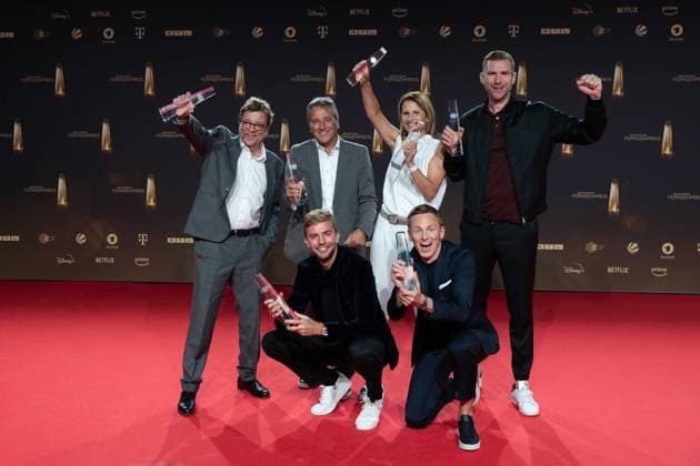 Award winners the ZDF team with, among others, Bela RETHY, left, Katrin MUELLER HOHENSTEIN, christoph KRAMER front left , category Best sports program Award ceremony of the German Television Award, The German Television Award 2023, German Television Award 2023 in the MMC Studios Cologne, on 28 09 2023