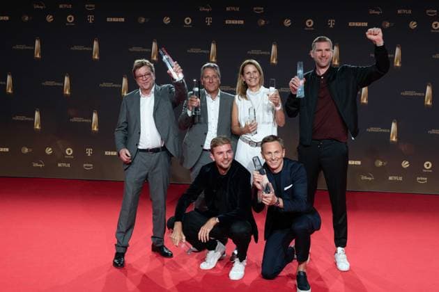 Award winners the ZDF team with, among others, Bela RETHY, left, Katrin MUELLER HOHENSTEIN, christoph KRAMER front left , category Best sports program Award ceremony of the German Television Award, The German Television Award 2023, German Television Award 2023 in the MMC Studios Cologne, on 28 09 2023