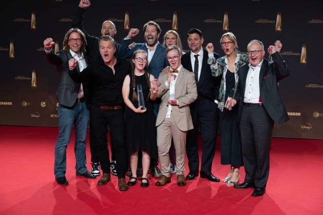 Award winner Tim MAELZER 3 v r , chef, and his team, category Best Entertainment Best Factual Entertainment for zum Schwarzwaelder Hirsch eine aussergewoehnliche Kuechencrew, award ceremony of the German Television Award, The German Television Award 2023, German Television Award 2023 in the MMC Studios Cologne, on 28 09 2023