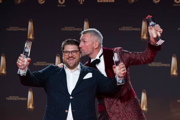 Laureates v l Andreass LECHNER, editor, and Sebstian PUFPAFF, presenter, category Best Comedy Late Night, TV Total, German Television Award ceremony, The German Television Award 2023, German Television Award 2023 at MMC Studios Cologne, on 28 09 2023