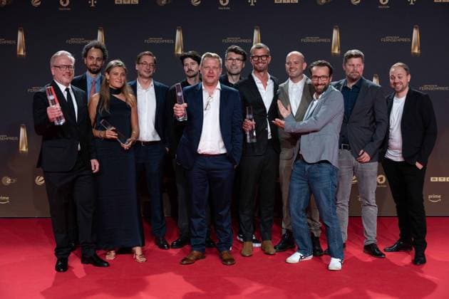 Prize winner Joko WINTERSCHEIDT 5 v r and his team Category Best Documentary Series for Wer stiehlt mir die Show, Award of the German Television Award, The German Television Award 2023, German Television Award 2023 in the MMC Studios Cologne, on 28 09 2023