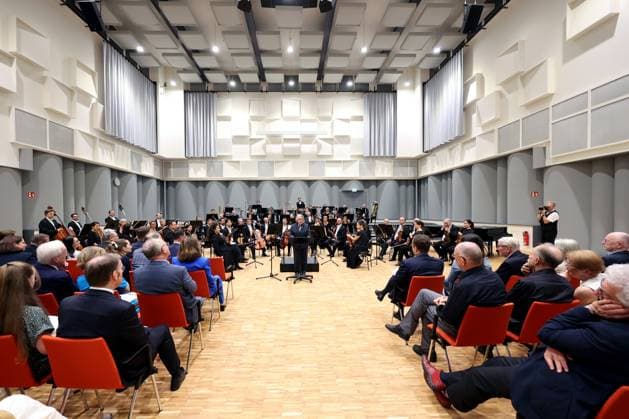 Barbara Lambrecht Schadeberg Mi speaks to guests guests , Official Opening Opening , new rehearsal hall, new rehearsal house, House of Music of the Philharmonic South Westphalia South Westphalia in Oranienstrasse in Siegen Philharmonic South Westphalia House of Music on 28 09 2023 in Siegen Germany USE ONLY EDITORIAL