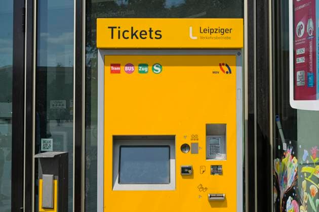Ticket Automat, Leipziger Verkehrsbetriebe, Leipzig, Sachsen, Deutschland *** Ticket machine, Leipziger Verkehrsbetriebe, Leipzig, Saxony, Germany