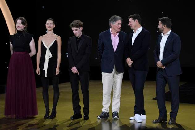 Grainne Good, LÃ onie Lojkine, Fionn O Shea, Gabriel Byrne and guests at the awards ceremony at the 71 San Sebastian International Film Festival Festival Internacional de Cine de San Sebastian at the Kursaal San Sebastian, 30 09 2023 Foto:xC.xNiehausx xFuturexImagex preisverleihung_3940