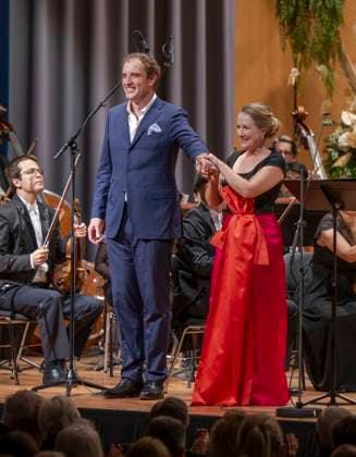 30 09 2023, International Classical Festival Festival of Nations 2023, at the Kurhaus Bad Wörishofen in Unterallgäu, opera singer Tarek Nazmi li, bass and soprano Diana Damrau re, GER with the Münchner Rundfunkorchester 30 09 2023, Classical Festival Bad Wörishofen 30 09 2023, Classical Festival Bad Wörishofen