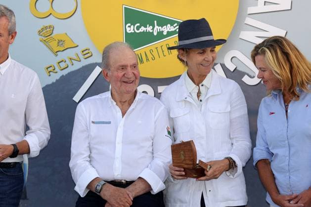 Awards ceremony of the 8th edition of the King Juan Carlos Regattas King Juan Carlos and Infanta Elena de Borbon during the awards ceremony of the 8th edition of the King Juan Carlos Regattas, on October 1, 2023, in Sanxenxo, Pontevedra, Galicia, Spain. Photo by JosÃ Ramon Hernando Europa Press ABACAPRESS.COM Sanxenxo Spain  Copyright: xEuropaxPress ABACAx 870020_001 EuropaxPress ABACAx 870020_001