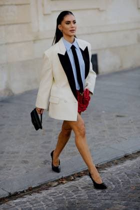 PFW - Valentino Street Style Street style, Camila Coelho arriving at Valentino Spring Summer 2024 show, held at Beaux Arts, Paris, France, on October 1, 2023. Photo by Marie-Paola Bertrand-Hillion ABACAPRESS.COM Paris France  Copyright: xBertrand-HillionxMarie-Paola ABACAx 870038_005 Bertrand-HillionxMarie-Paola ABACAx 870038_005