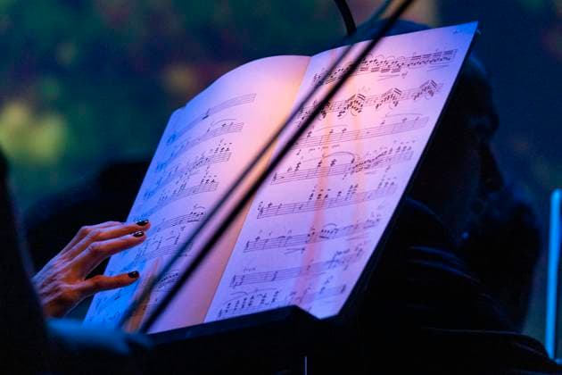 RIO DE JANEIRO, RJ - 01.10.2023: FINAL FANTASY DISTANT WORLDS NO RJ - The Villa Lobos Orchestra led by maestro Arnie Roth presented the show "Distant Worlds, Music from Final Fantasy", this Sunday night (01 10), at the Jeunesse Arena, west of Rio de Janeiro. x2442335x  CarlosxEliasxJunior