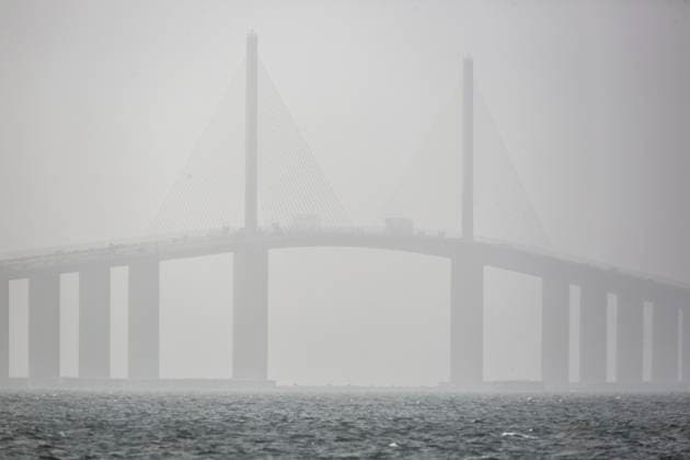 October 3, 2023, St. Petersburg, Florida, USA: A smokey haze falls over the Sunshine Skyway Bridge on Tuesday, Oct 3, 2023, in St. Petersburg where smoke from a Canadian wildfire ended up in Florida due to winds from a combination of a low-pressure system and a high-pressure system over the eastern U.S., which has carries the smoke as far south as Miami. St. Petersburg USA - ZUMAs70_ 20231003_zan_s70_101 Copyright: xDouglasxR.xCliffordx