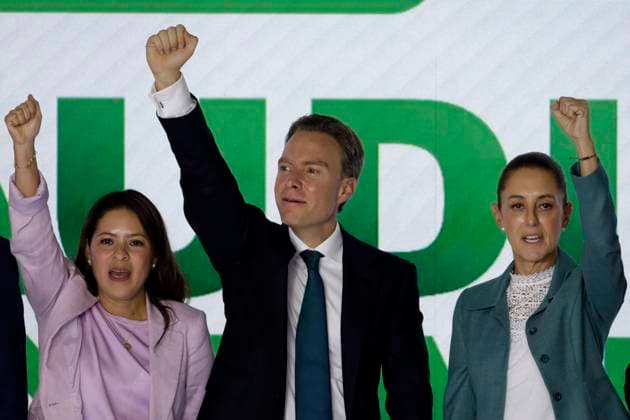 October 3, 2023, Mexico City, Mexico: Claudia Sheinbaum Pardo at the delivery of her certificate as a presidential candidate with the president of the Green Party, Karen Castrejon and the licensed senator, Manuel Velasco at the Expo Reforma Exhibition Center in Mexico City. on October 3, 2023 in Mexico City, Mexico Mexico City Mexico - ZUMAe321 20231003_zia_e321_041 Copyright: xLuisxBarronx