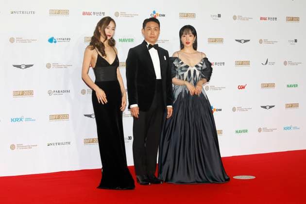 October 4, 2023, BUSAN, SOUTH KOREA: Oct 4, 2023-Busan, South Korea-From Left Actress Jeong Su Jeong, Actor Oh Jung Se, Actress Lim Su Jung pose for photowall during the 28th Busan International Film Festival Red Carpet Event at Busan Cinema Center in Busan, South Korea BUSAN SOUTH KOREA - ZUMAr168 20231004_aap_r168_003 Copyright: xRyuxSeung-Ilx