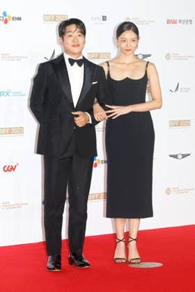 October 4, 2023, BUSAN, SOUTH KOREA: Oct 4, 2023-Busan, South Korea-Actor Ahn Jae Hong, Actress Lee Som pose for photowall during the 28th Busan International Film Festival Red Carpet Event at Busan Cinema Center in Busan, South Korea BUSAN SOUTH KOREA - ZUMAr168 20231004_aap_r168_006 Copyright: xRyuxSeung-Ilx