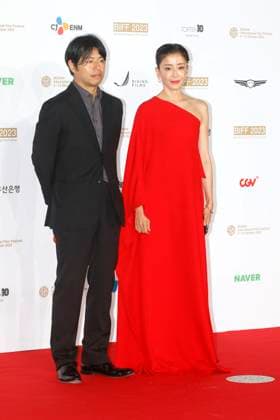 October 4, 2023, BUSAN, SOUTH KOREA: Oct 4, 2023-Busan, South Korea-Director Ishii Yuya and Actress Miyazawa Rie pose for photowall during the 28th Busan International Film Festival Red Carpet Event at Busan Cinema Center in Busan, South Korea BUSAN SOUTH KOREA - ZUMAr168 20231004_aap_r168_016 Copyright: xRyuxSeung-Ilx