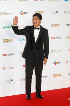 October 4, 2023, BUSAN, SOUTH KOREA: Oct 4, 2023-Busan, South Korea-Actor Song Kang Ho pose for photowall during the 28th Busan International Film Festival Red Carpet Event at Busan Cinema Center in Busan, South Korea BUSAN SOUTH KOREA - ZUMAr168 20231004_aap_r168_024 Copyright: xRyuxSeung-Ilx
